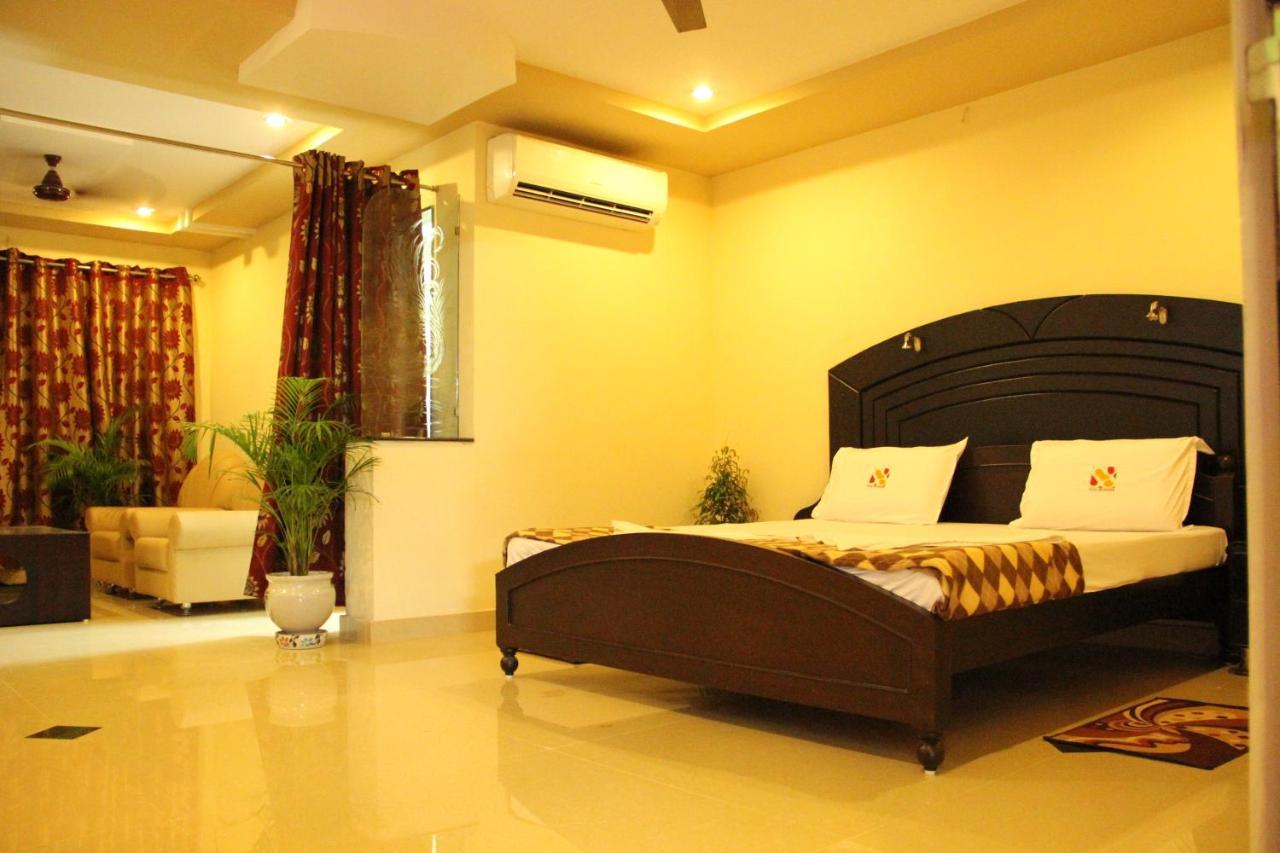 Rājahmundry Hotel Sri Grands מראה חיצוני תמונה