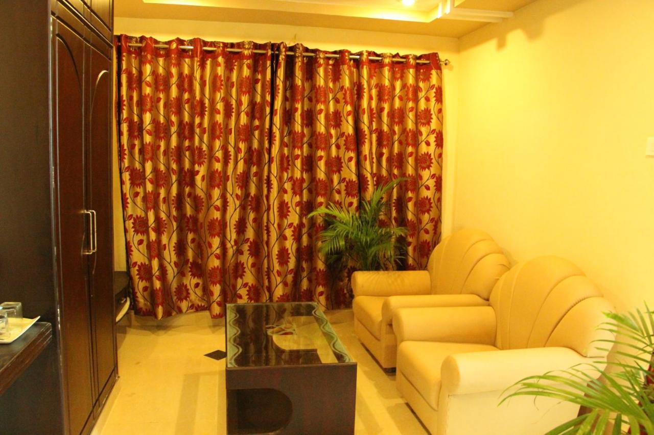 Rājahmundry Hotel Sri Grands מראה חיצוני תמונה