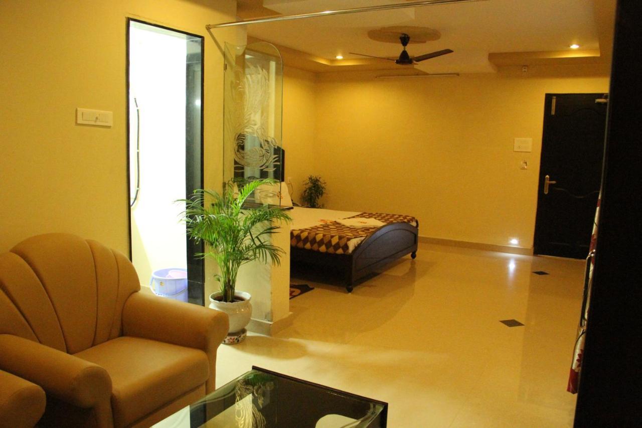 Rājahmundry Hotel Sri Grands מראה חיצוני תמונה