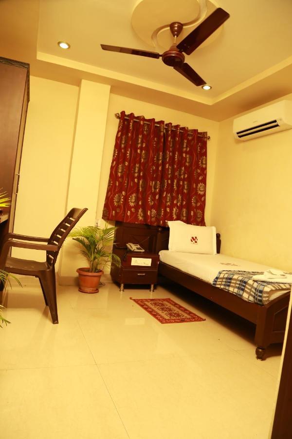 Rājahmundry Hotel Sri Grands מראה חיצוני תמונה