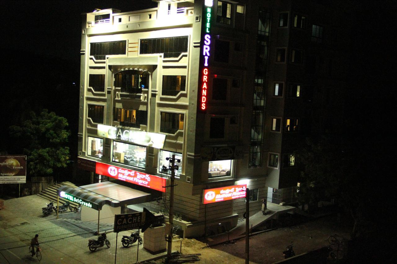 Rājahmundry Hotel Sri Grands מראה חיצוני תמונה